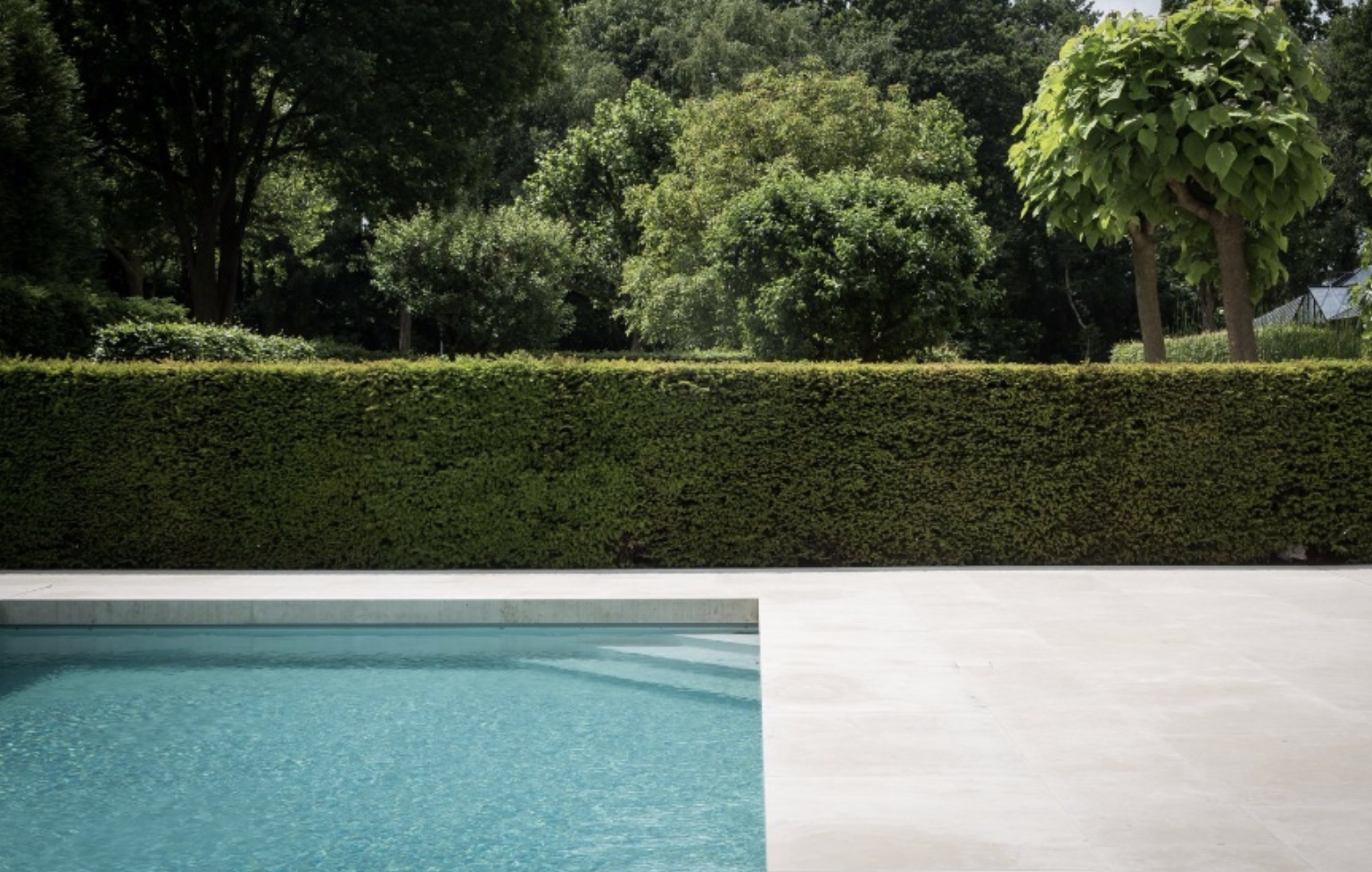 Travertine pool paving around a Melbourne pool surround